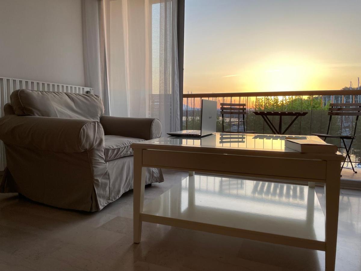 Appartement Les Pieds Dans L'Eau Сен-Мандрие-сюр-Мер Экстерьер фото